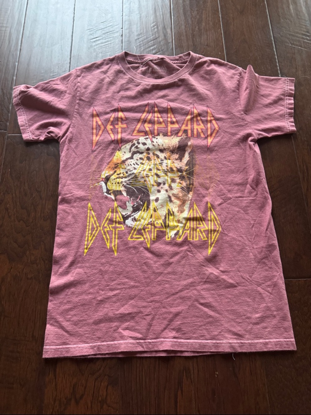 Def Leppard Tiger Graphic Tee - Mauve Pink